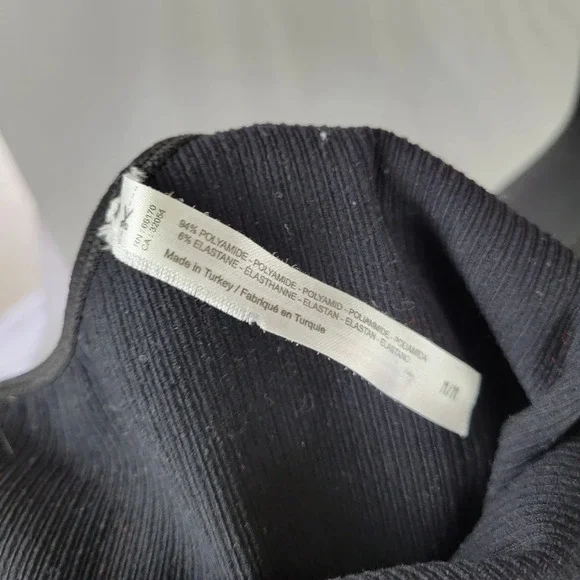 URBAN OUTFITTERS Ribbed Halter Crop Top Size Medium - Picture 5 of 6